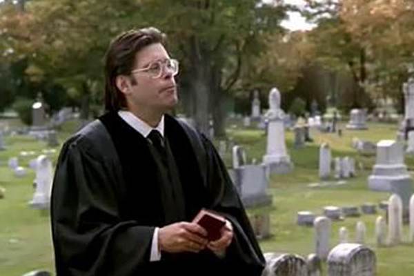 Stephen King haciendo un cameo en la primera versión de Cementerio de animales (El cementerio maldito)